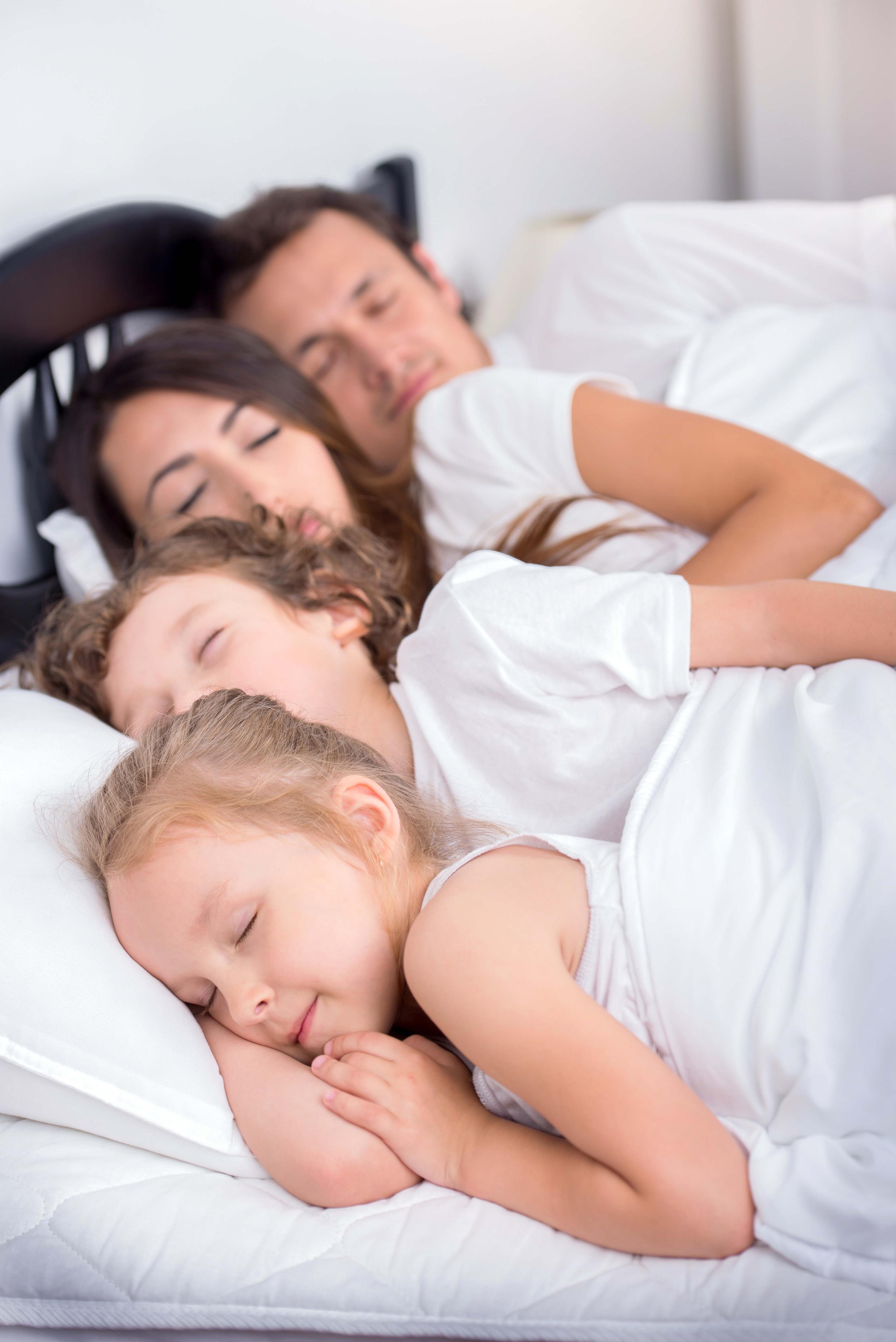 ¿Es recomendable dormir junto a tu bebé?
