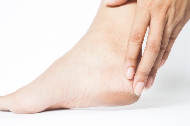 Cuida tus pies en el verano, hidrátalos y a lucir sandalias